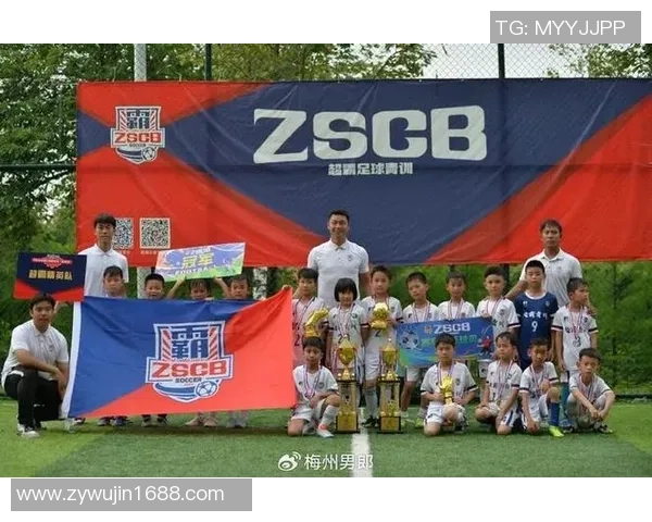 足球男童的梦想之路从绿茵场开始勇敢追逐属于自己的冠军荣耀